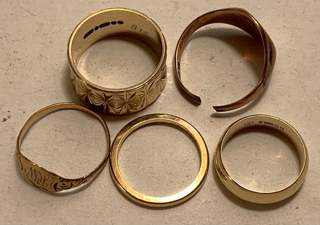 FIVE 9ct GOLD RINGS, TOTAL WEIGHT APPROXIMATELY 14g