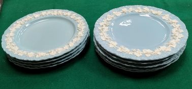 FOUR WEDGWOOD QUEENS WARE DINNER PLATES, DIAMETER APPROXIMATELY 27cm, PLUS FIVE SECOND COURSE