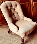 SMALL BUTTON BACK CHAIR UPON MAHOGANY SUPPORTS, CIRCA 1900