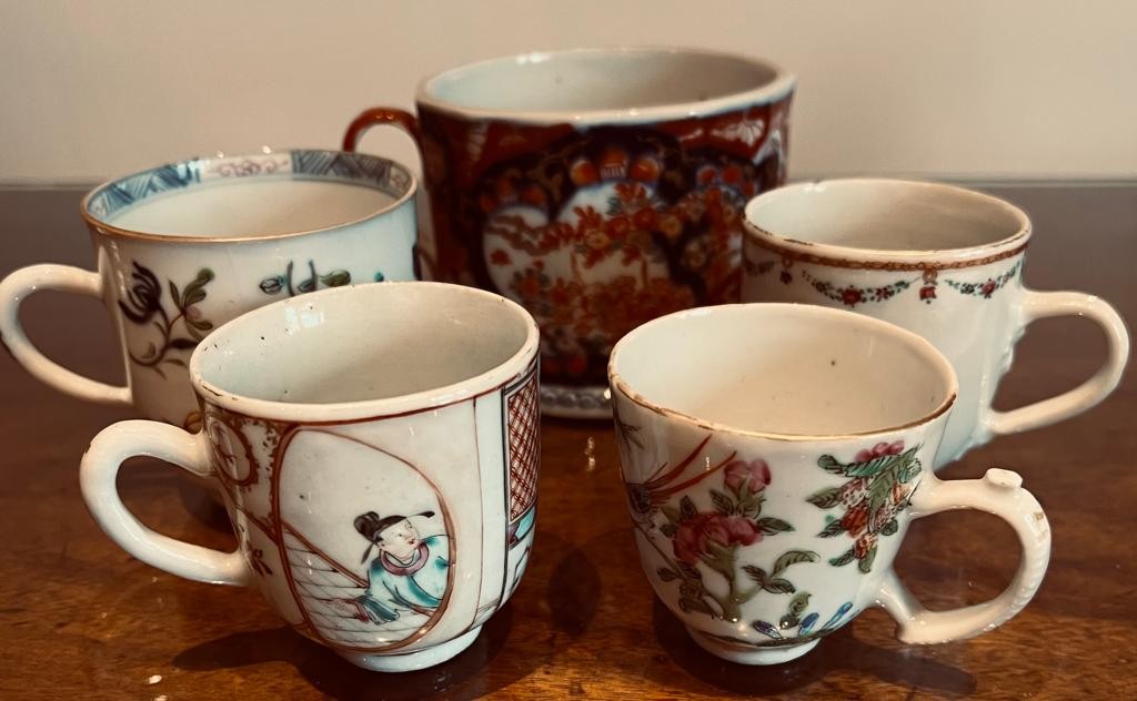 FIVE VARIOUS 19th CENTURY AND LATER JAPANESE CERAMIC CUPS