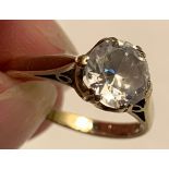 9ct GOLD RING SET WITH WHITE TOURMALINE APPROX 1.5ct, SIZE L, WEIGHT APPROXIMATELY 2.2g