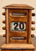 EARLY 20th CENTURY WOODEN CASED DESK CALENDAR, APPROXIMATELY 15cm HIGH