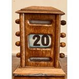 EARLY 20th CENTURY WOODEN CASED DESK CALENDAR, APPROXIMATELY 15cm HIGH