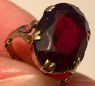 9ct GOLD RING SET WITH TOURMALINE (RED), SIZE H, WEIGHT APPROXIMATELY 3g RUBBED