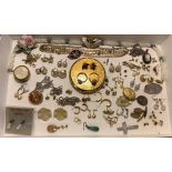 AN ASSORTMENT OF JEWELLERY PLUS COMPACT BOX AND SMALL SHELL TOP BOX