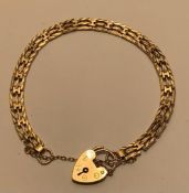 9ct GOLD CHARM GATE BRACELET AND 9ct GOLD HEART LOCK, TOTAL WEIGHT APPROXIMATELY 9g