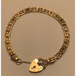 9ct GOLD CHARM GATE BRACELET AND 9ct GOLD HEART LOCK, TOTAL WEIGHT APPROXIMATELY 9g