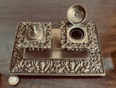 CAST BRASS DESK INKWELL STAND, EARLY 20th CENTURY, WITH LINERS, APPROXIMATELY 22cm LONG