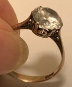 9ct GOLD SOLITAIRE RING WITH APPROX 2.5ct WHITE SAPPHIRE, WEIGHT APPROXIMATELY 2.4g, SIZE Q RUBBED