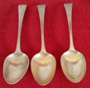 SET OF THREE GEORGE III HALLMARKED SILVER TABLE SPOONS, LONDON ASSAY BY RICHARD CROSSLEY. TOTAL