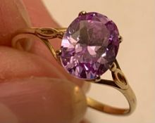 9ct GOLD RING WITH AMETHYST, WEIGHT APPROXIMATELY 1.7g, SIZE Q