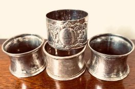 FOUR SILVER NAPKIN RINGS, TOTAL WEIGHT APPROXIMATELY 85.8g