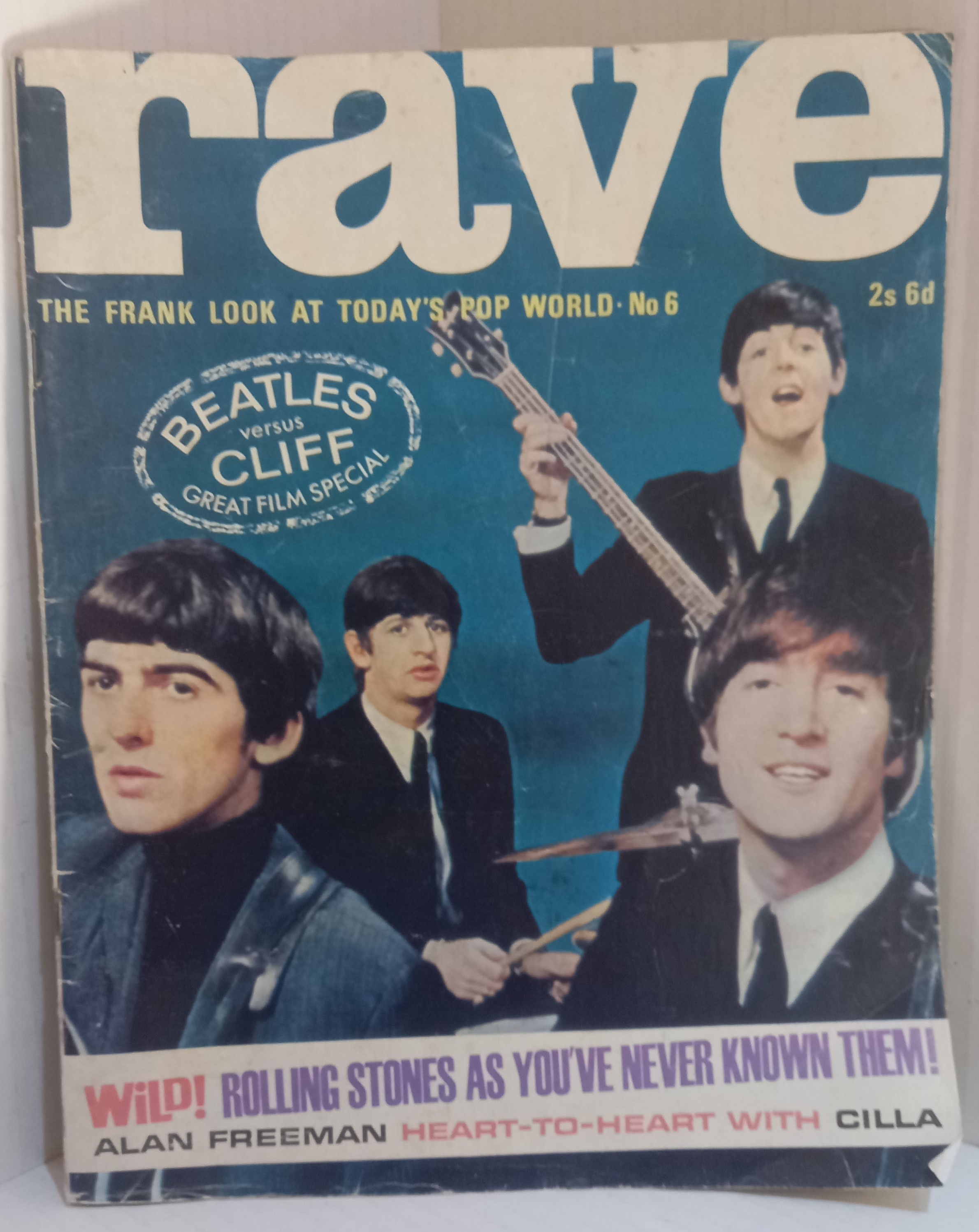 A collection of 16 original 60’s magazines featuring The Beatles. These items are formerly the - Image 6 of 16