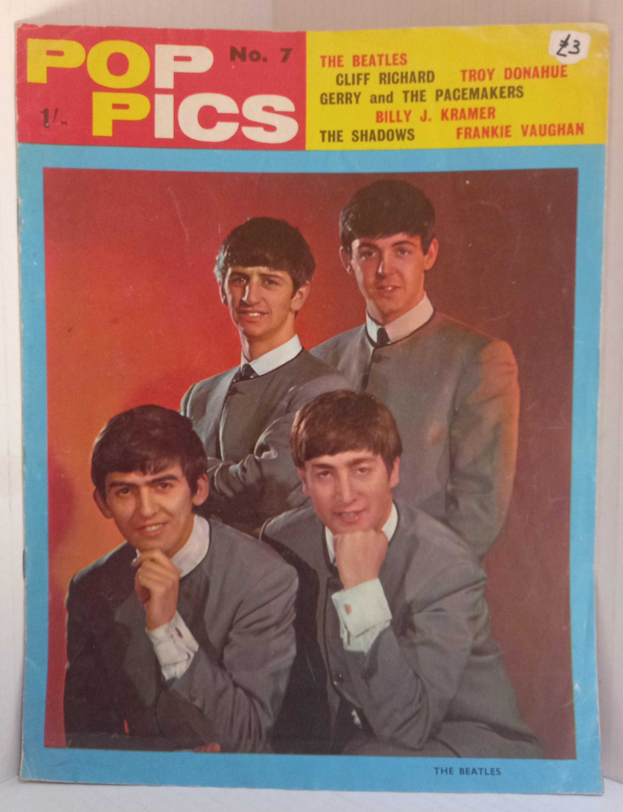 A collection of 16 original 60’s magazines featuring The Beatles. These items are formerly the - Image 4 of 16