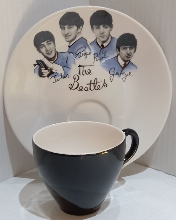 The Beatles Washington Pottery biscuit plate with original cup (2)