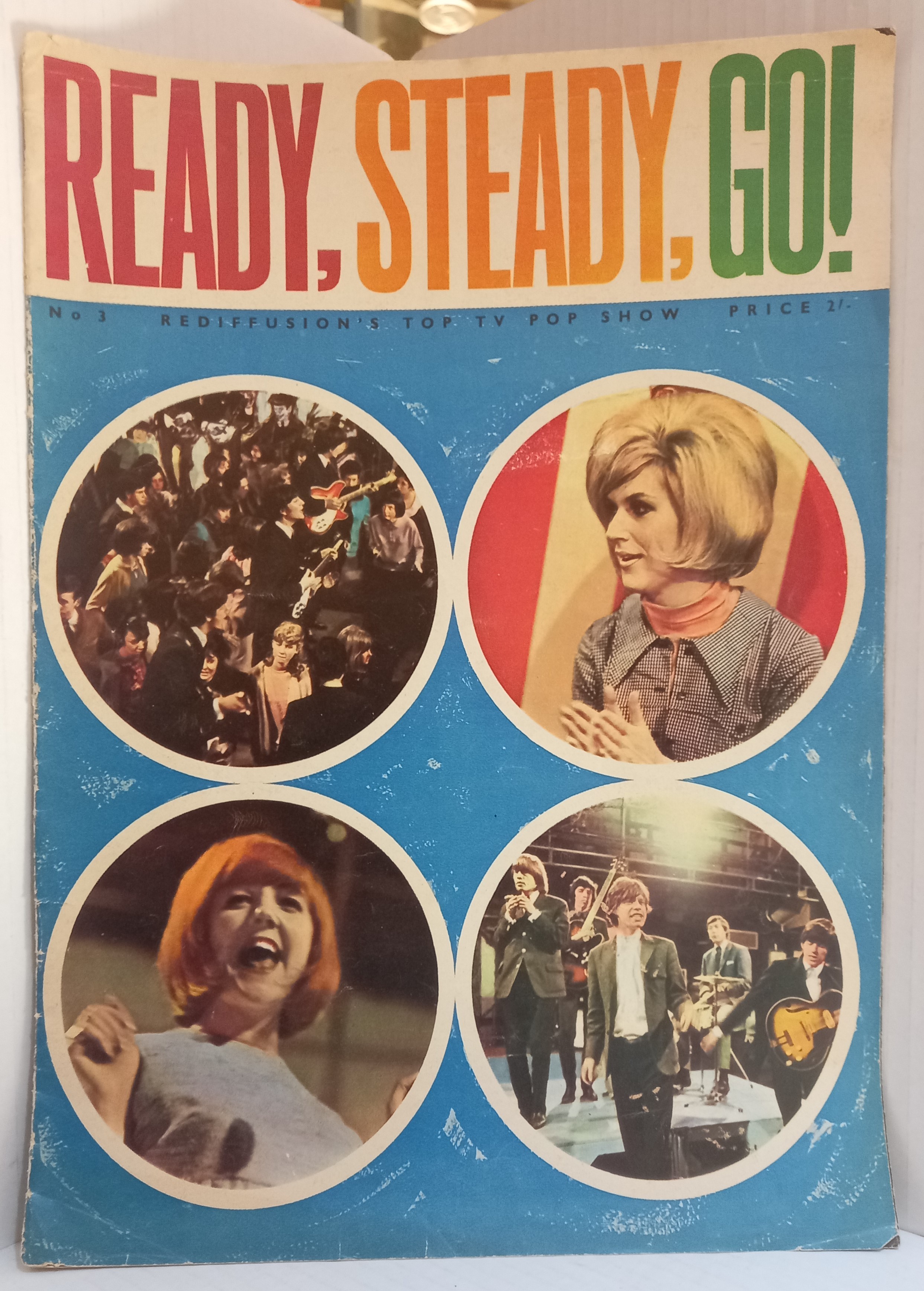 A collection of 16 original 60’s magazines featuring The Beatles. These items are formerly the - Image 7 of 16