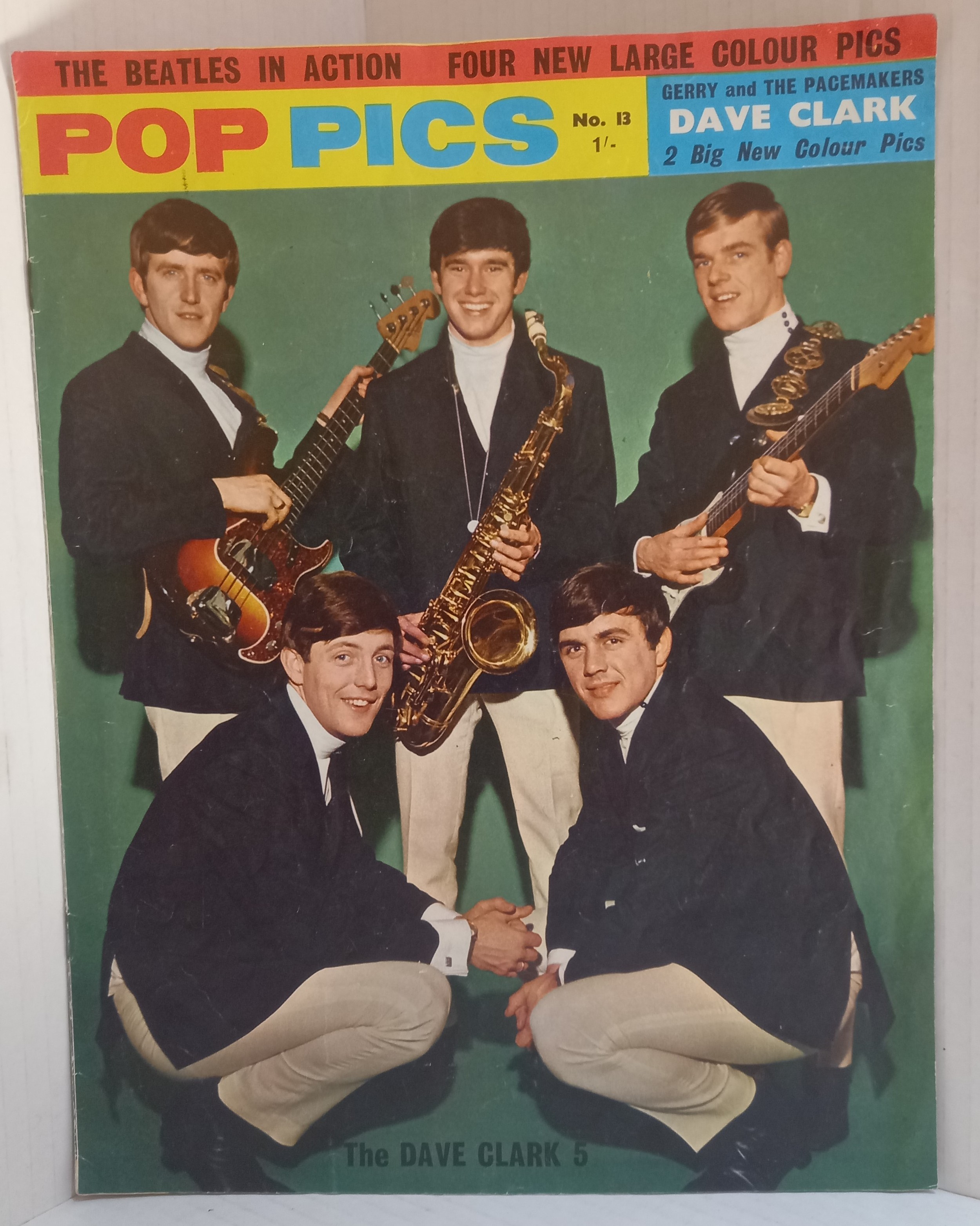 A collection of 16 original 60’s magazines featuring The Beatles. These items are formerly the - Image 3 of 16