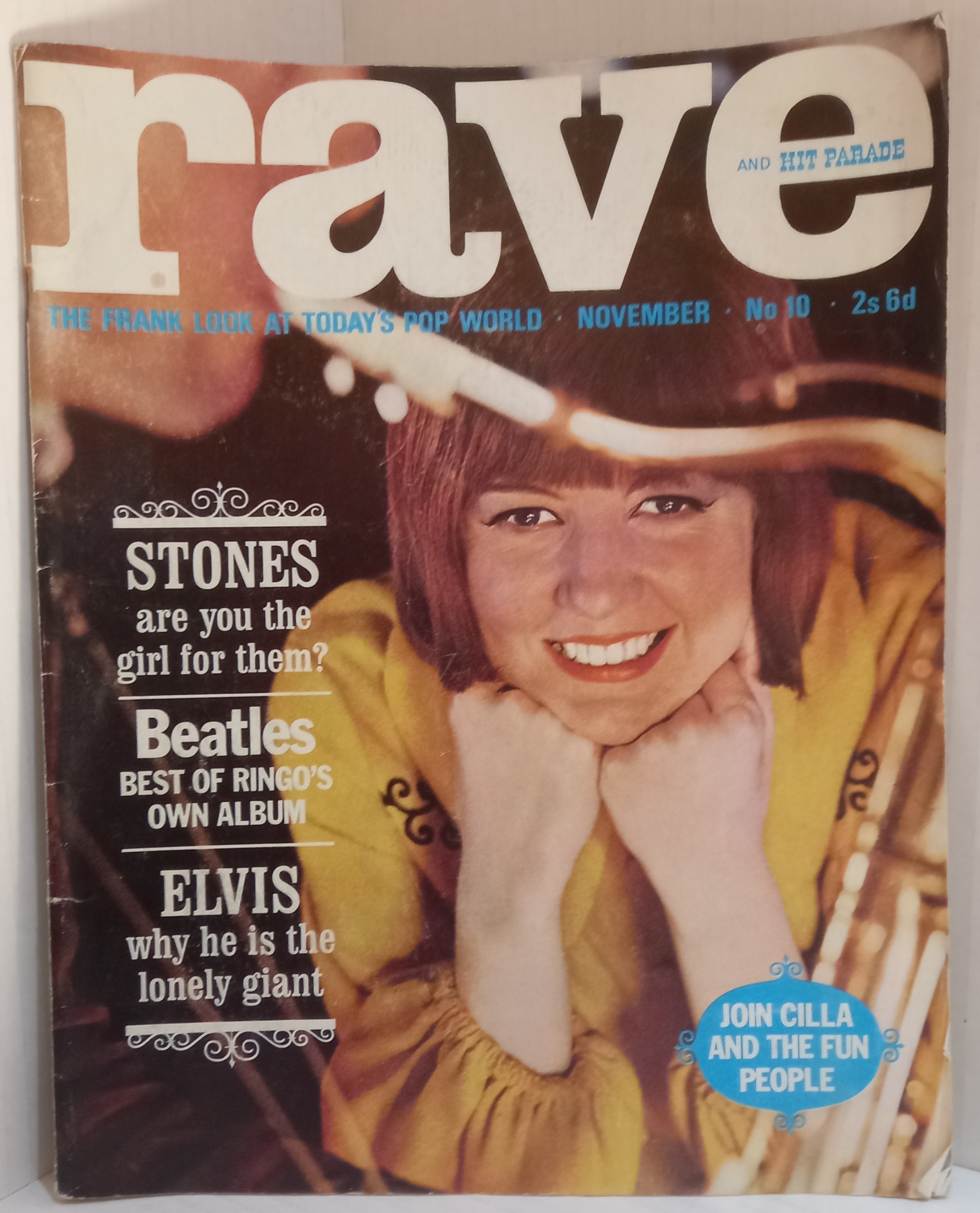 A collection of 16 original 60’s magazines featuring The Beatles. These items are formerly the - Image 5 of 16