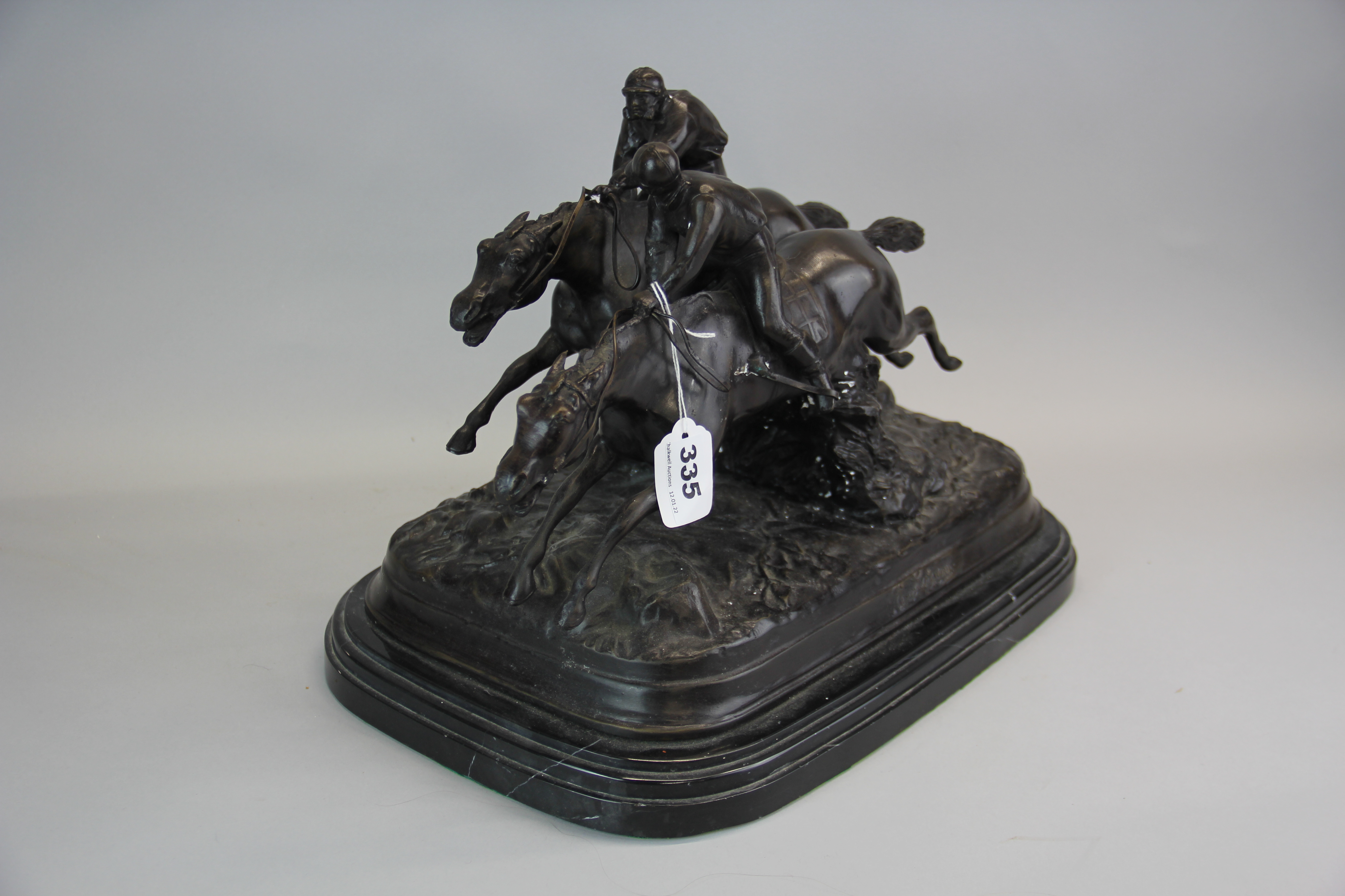 A cast bronze horseracing group figure on a marble base, H. 26cm, W. 42cm. - Image 3 of 3