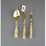 A lovely hallmarked silver gilt gentlemen's three piece cutlery set.