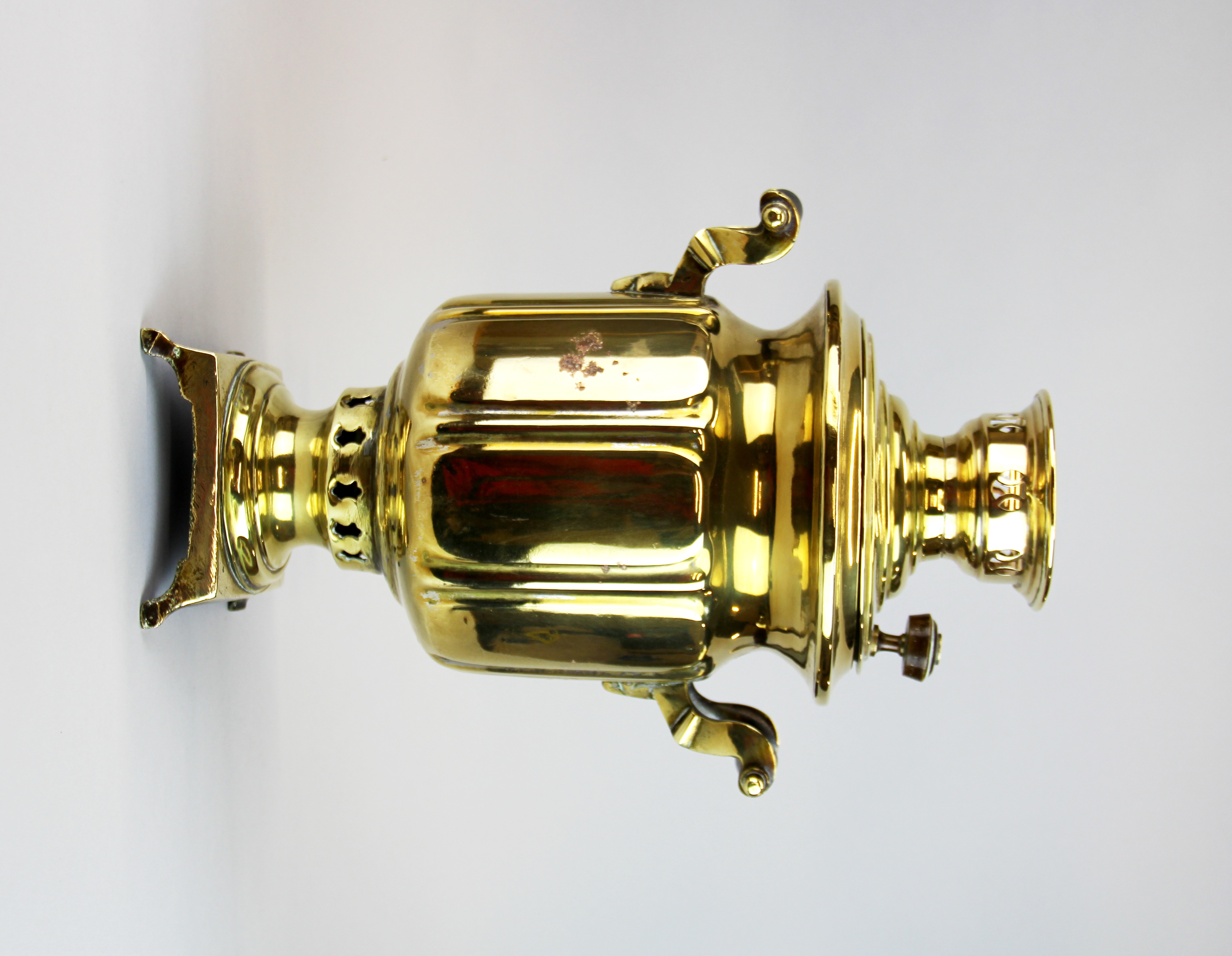 A 19th century brass samovar, H. 87cm. - Image 3 of 3