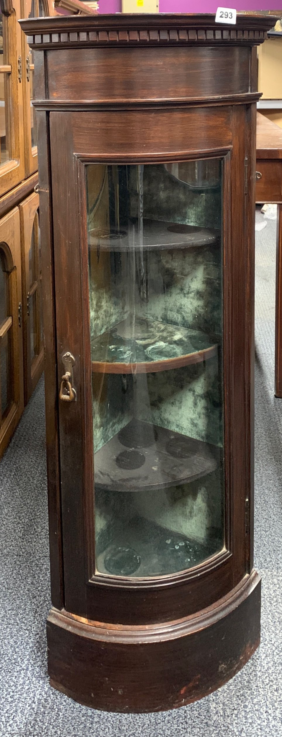 A glazed mahogany corner cabinet, W. 44cm. H. 102cm. - Bild 2 aus 2