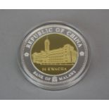 A heavy 2004 silver bank of Malawi and Republic of China commemorative medal, dia. 6.3cm.