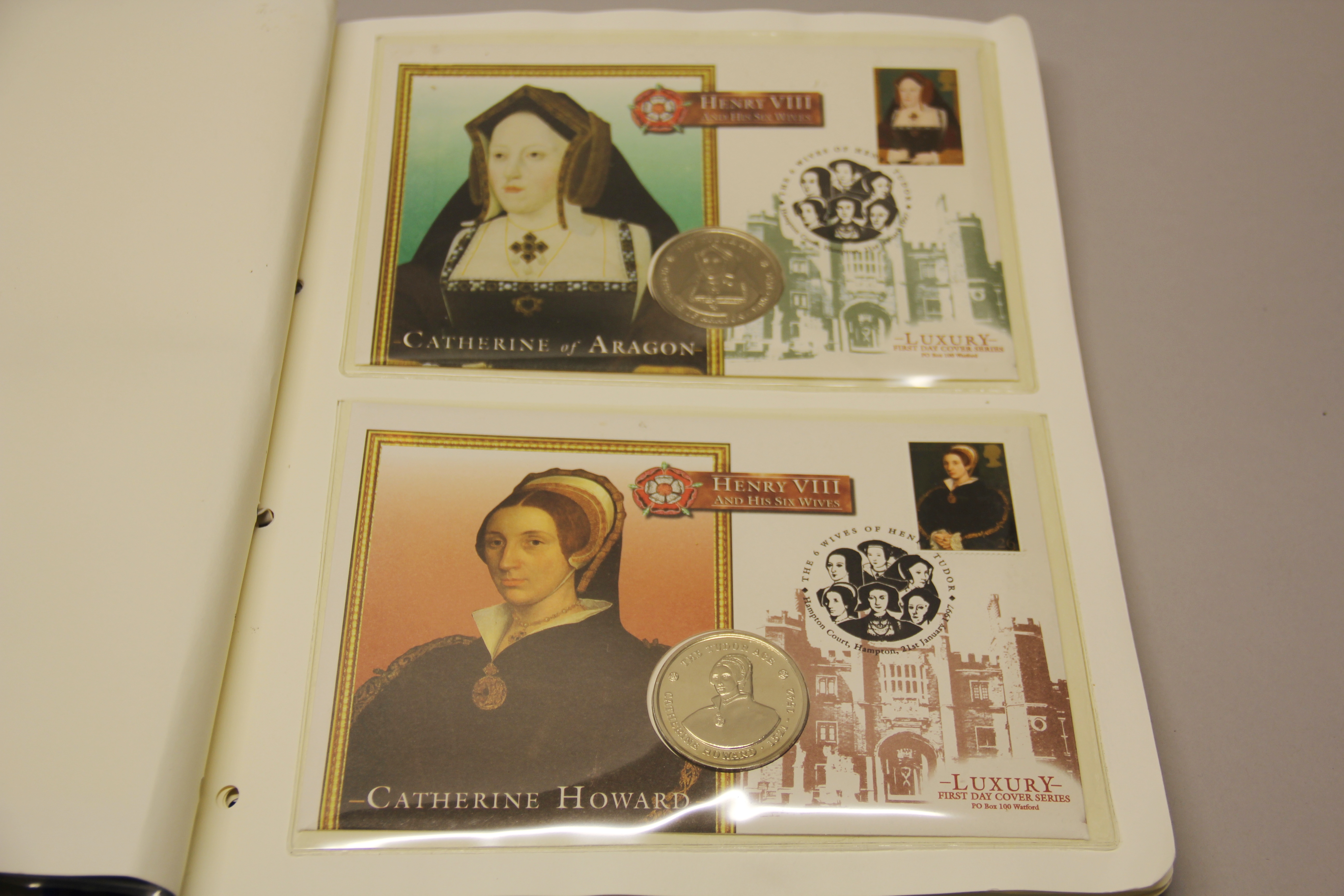 A group of first day cover coins and mixed commemorative and copy coins. - Bild 4 aus 5