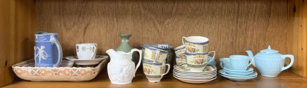 A lovely 1920's child's tea set and other ceramic items.