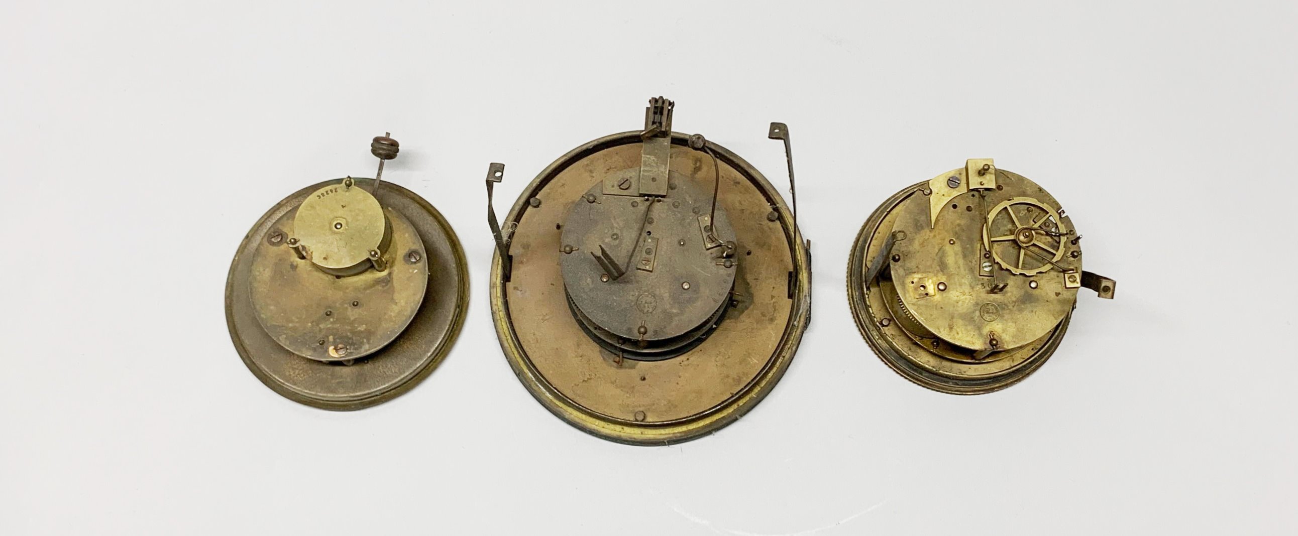 Three useful Victorian clock movements, largest Dia. 16cm. - Bild 2 aus 2