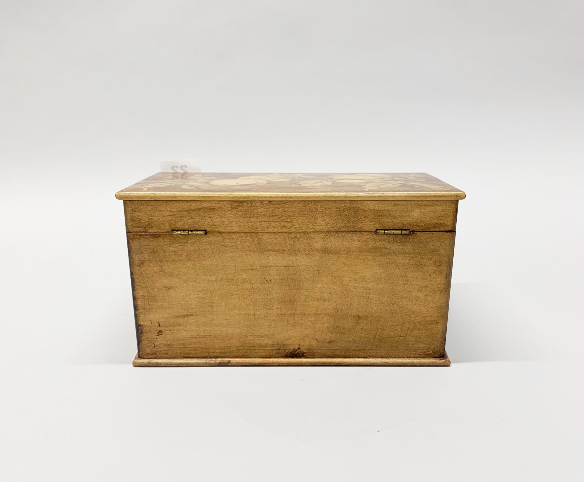 A lovely early 20th century pokerwork and dyed fruitwood stationery box, 26 x 14 x 14cm. - Bild 3 aus 3