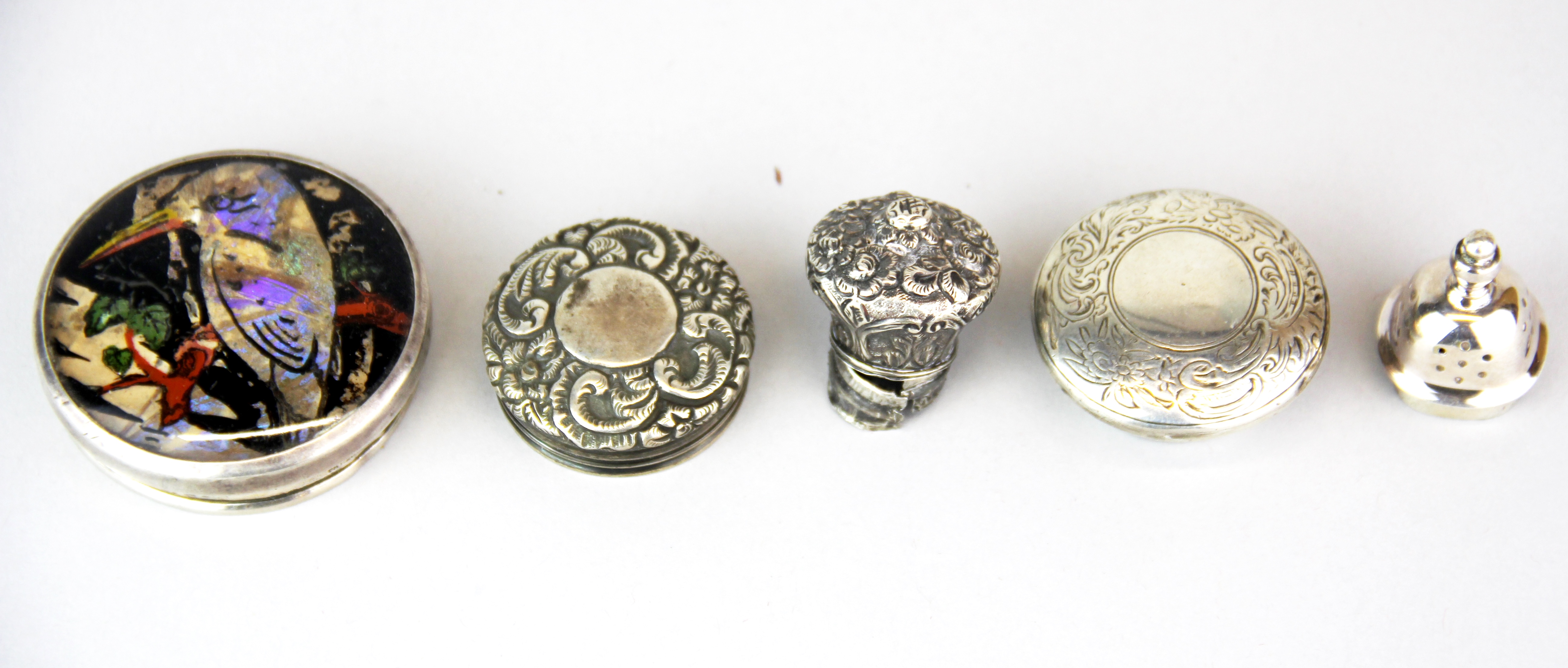 A group of useful hallmarked silver lids. - Bild 2 aus 3
