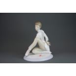 LLADRO ELEGANCE ON ICE 6653 ICE SKATER : FEMALE ICE SKATER FIGURINE. SCULPTOR JOSE LUIS ALVAREZ,