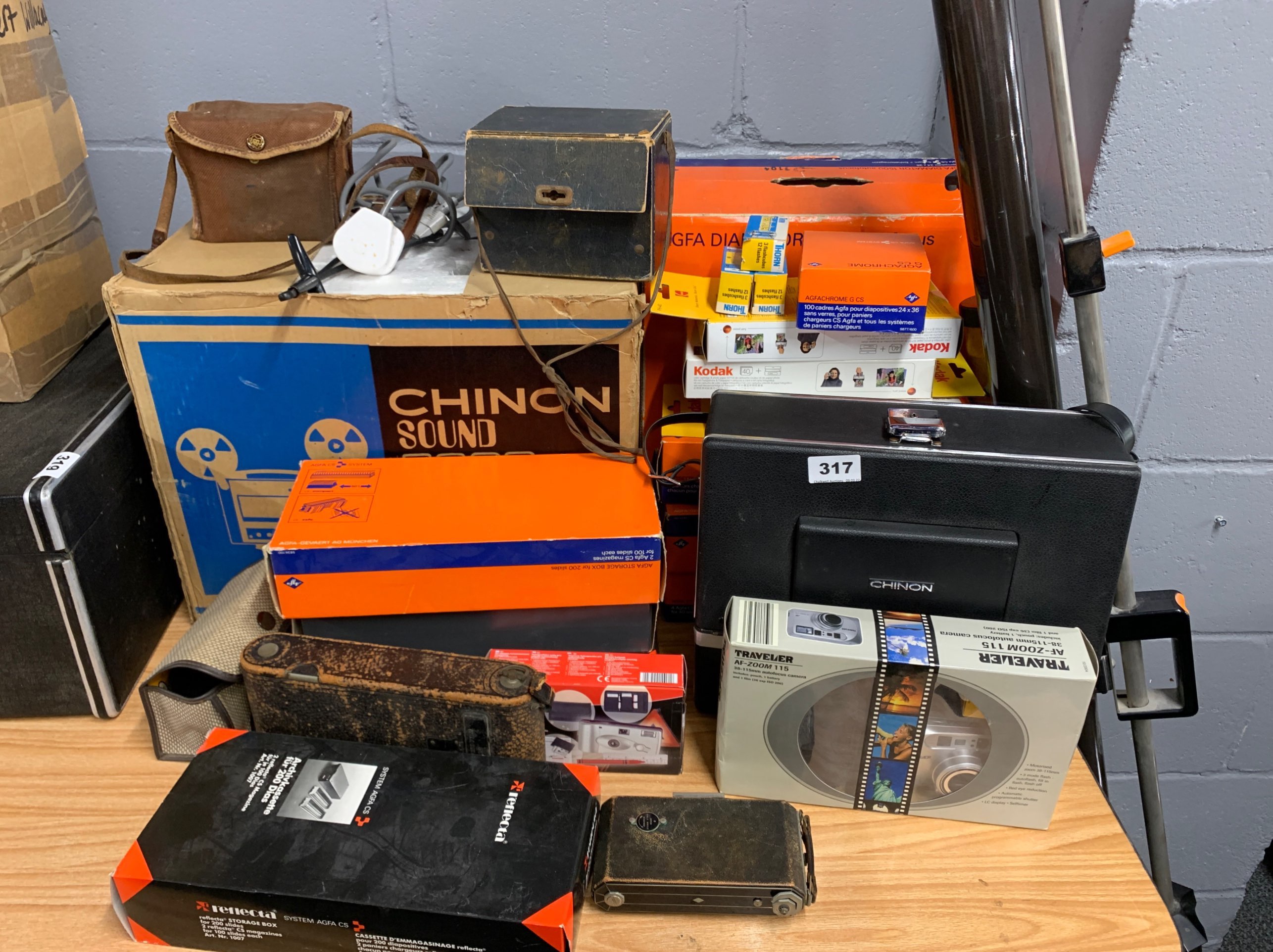 A quantity of mixed still and cinephotographic equipment, including Chinon movie camera and - Image 2 of 2