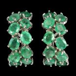 A pair of 925 silver hoop earrings set with oval cut emeralds, L. 2cm. Condition NEW, includes