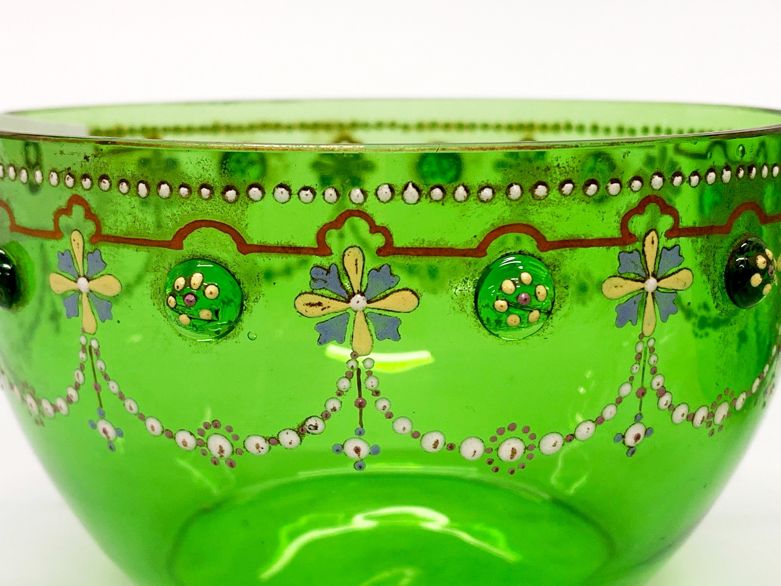 A lovely pair of 19th century 'beaded' glass bowls, Dia. 12.5cm H. 7.5cm. - Bild 2 aus 2