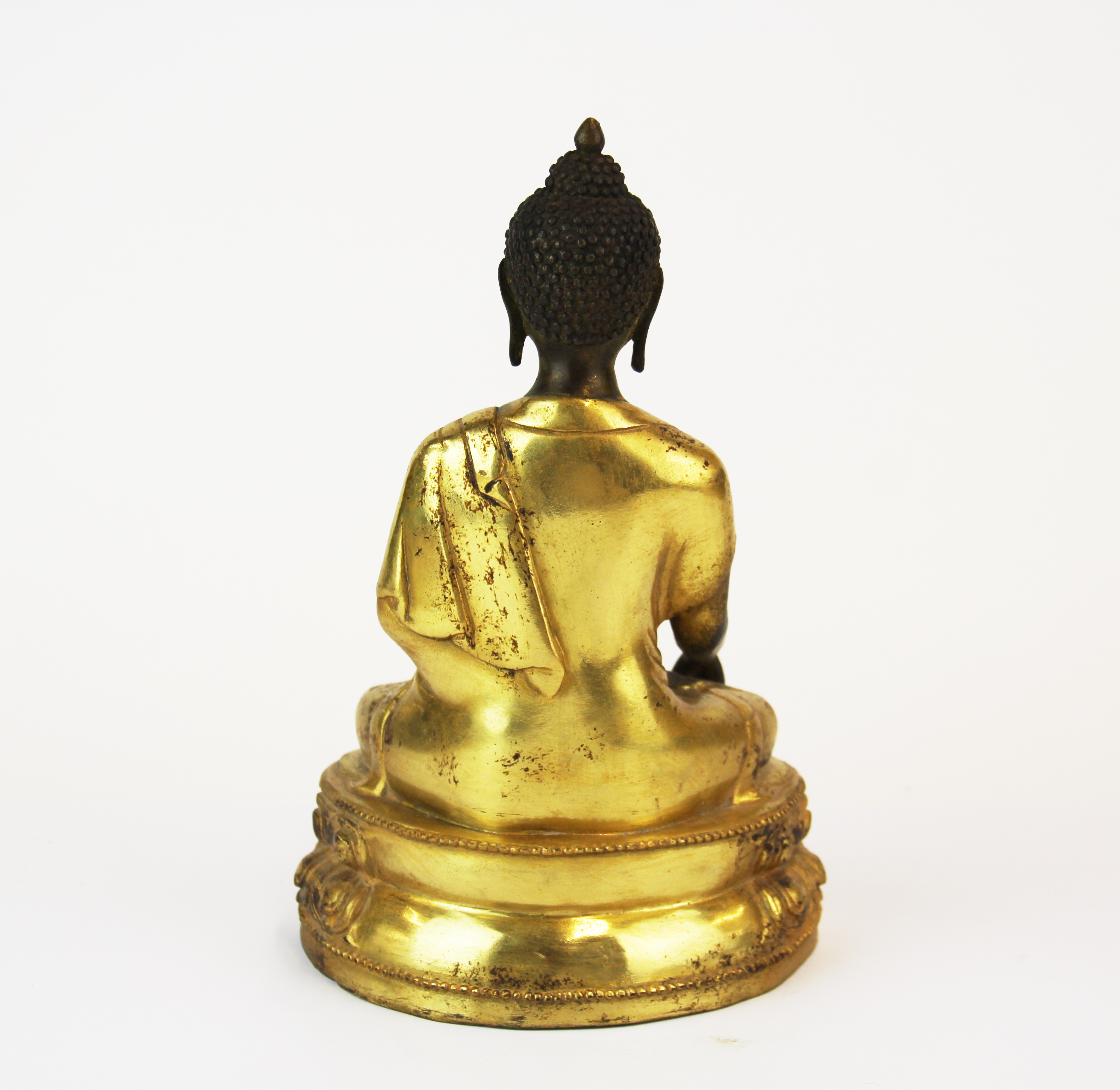 A Tibetan gilt bronze figure of a seated Buddha, H. 23cm. - Bild 2 aus 3