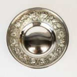 An American hammered sterling silver dish by Steiff of Baltimore, c. 1937, Dia. 14cm.