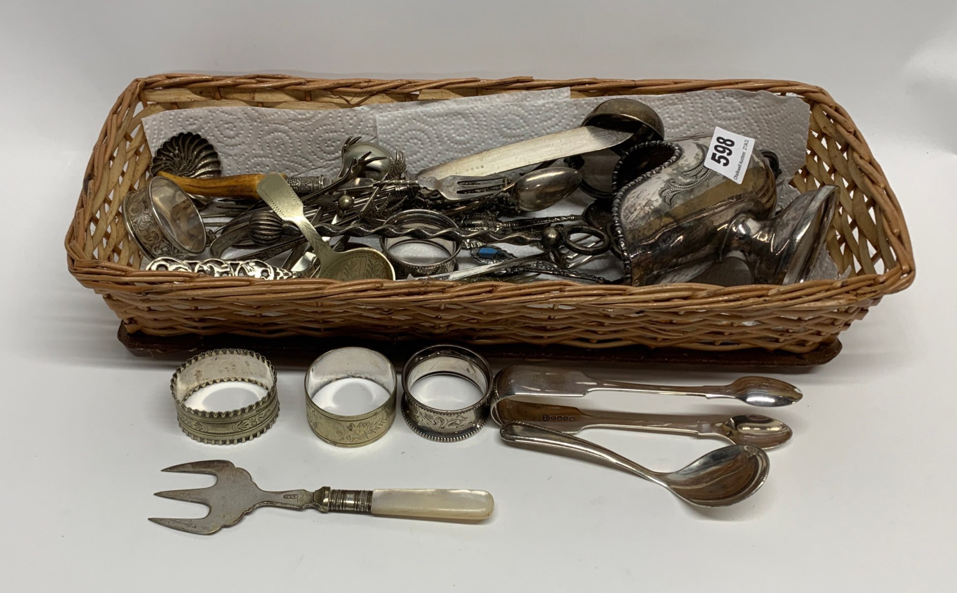 A quantity of mixed small silver and silver plated items.