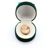 An 18ct yellow gold (stamped 18k) mounted cameo brooch / pendant, 4.3 x 2.9cm.