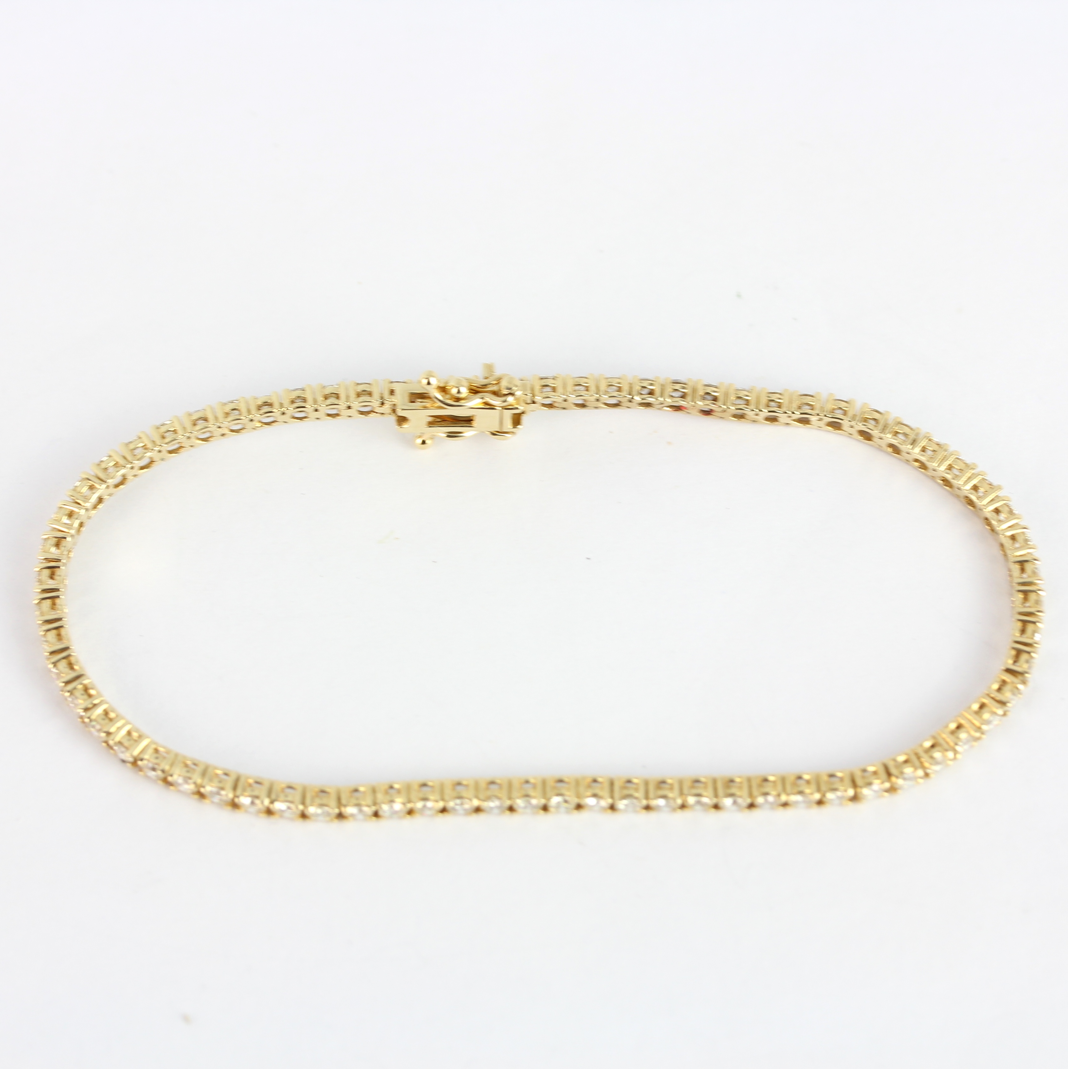 A yellow metal (tested 14ct gold) tennis bracelet set with brilliant cut diamonds, approx. 2.56ct, - Bild 4 aus 5