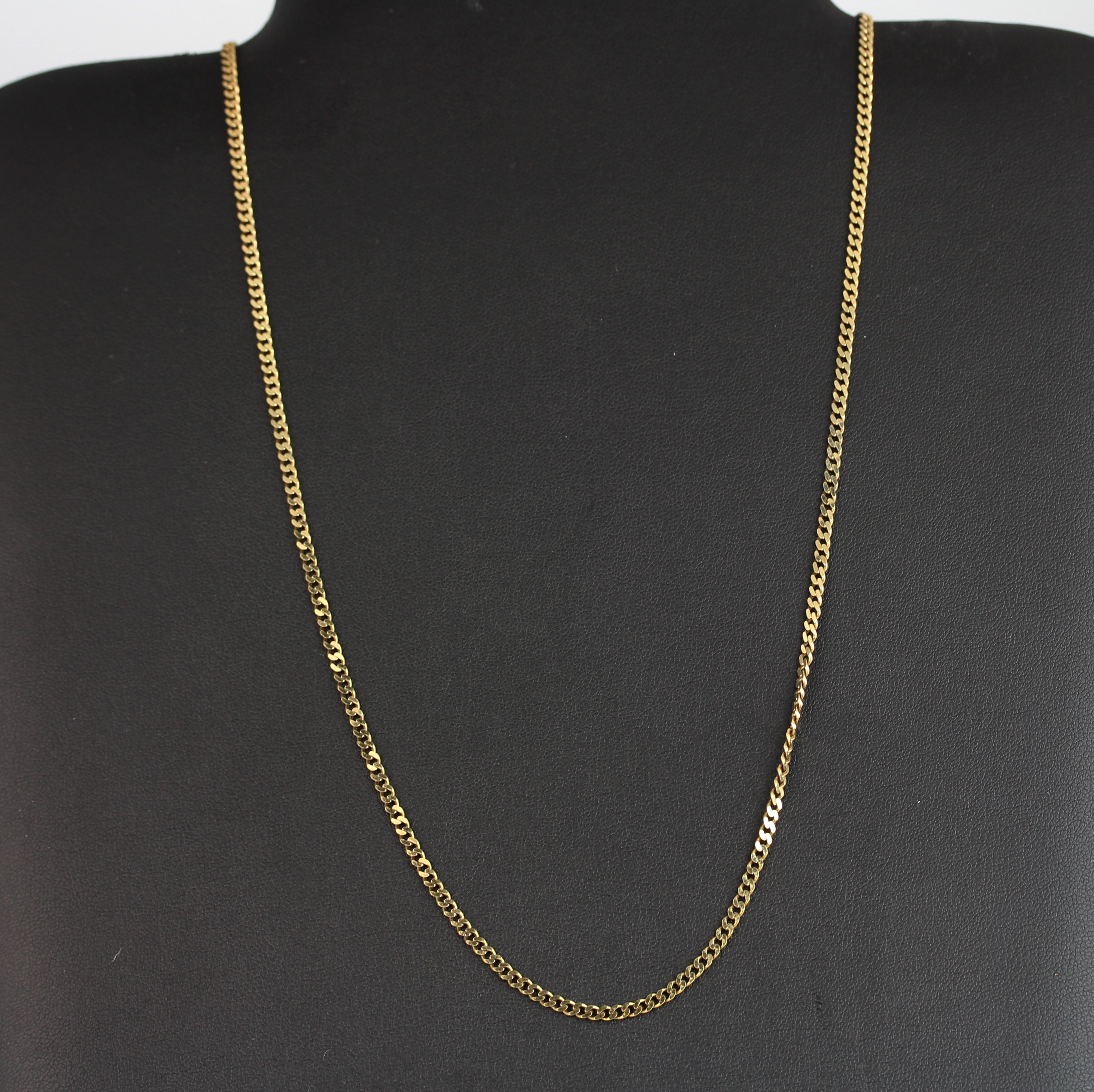 A 9ct yellow gold (stamped 375) flat curb chain, L. 56cm.