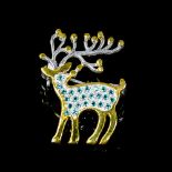 A 925 silver gilt reindeer shaped brooch set with blue stones, L. 2.7cm.