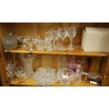 A quantity of mixed glassware.