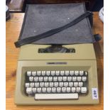 An Olivetti lettera 25 vintage portable typewriter.