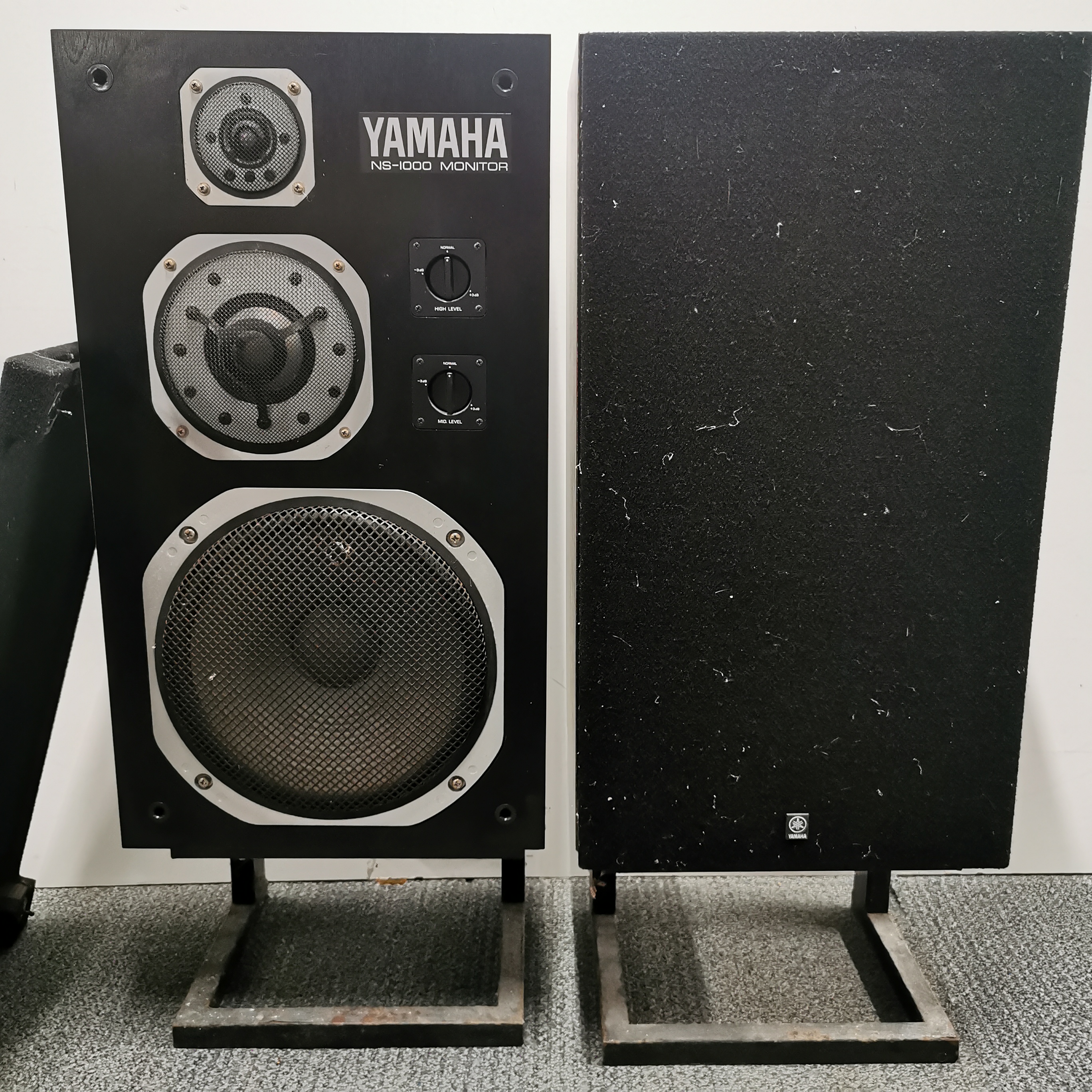 A vintage Yamaha turntable with a pair of large Yamaha NS 1000 speakers, speaker H. 88cm. - Image 3 of 3