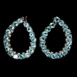 A pair of 925 silver hoop earrings set with oval cut apatites, L. 3.1cm.