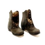 A pair of 19th century handmade girl's leather boots, H. 13cm, L. 14cm.