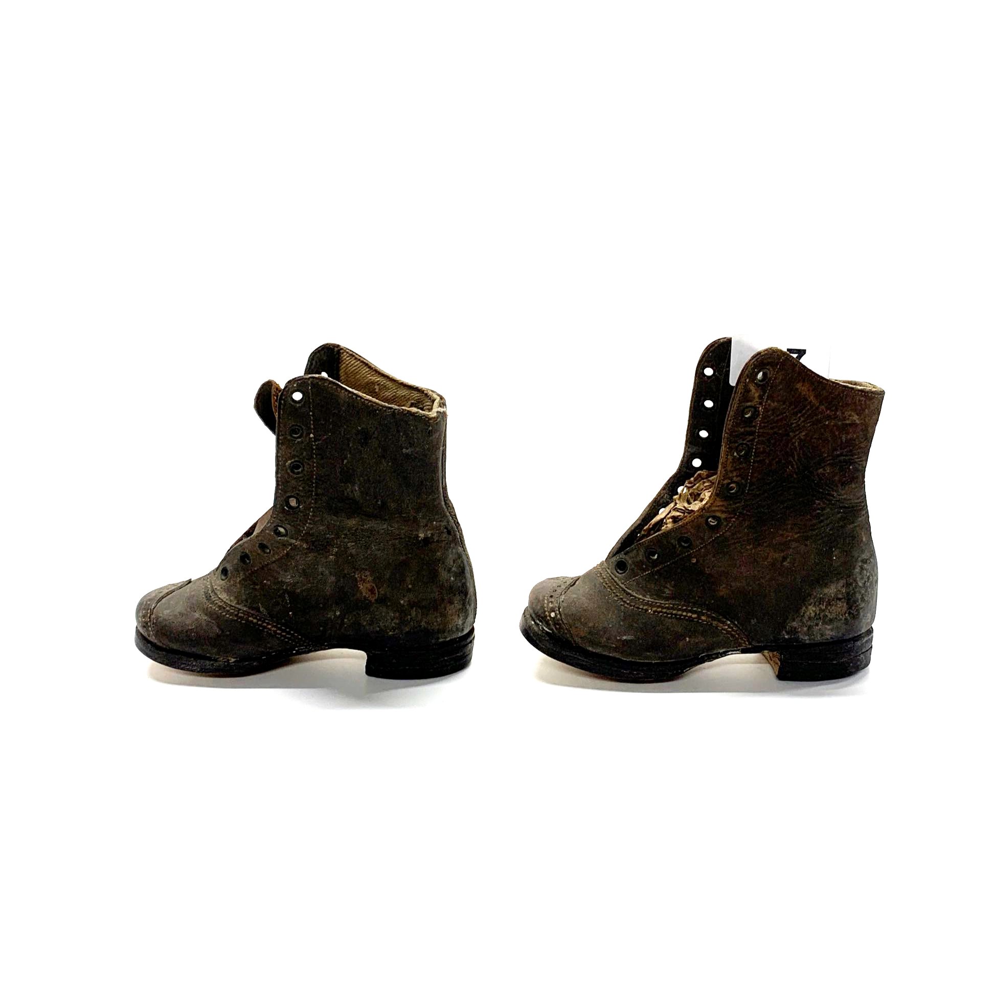 A pair of 19th century handmade girl's leather boots, H. 13cm, L. 14cm. - Image 2 of 3