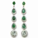 A pair of 925 silver drop earrings set with pear cut emeralds and round cut blue topaz, L. 5cm.